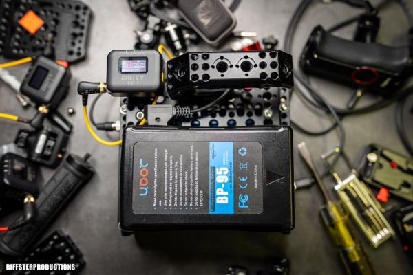 Riffster - blog review zoom f8 cage with v-mount battery