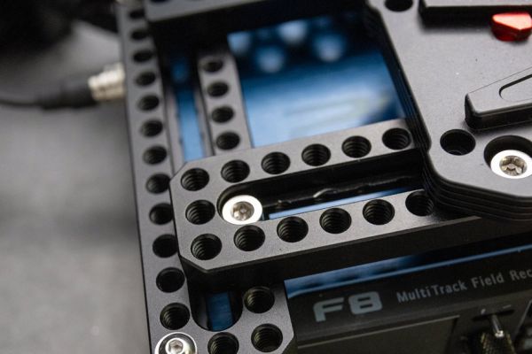 Riffster - blog review zoom f8 cage aluminum cheeseplate