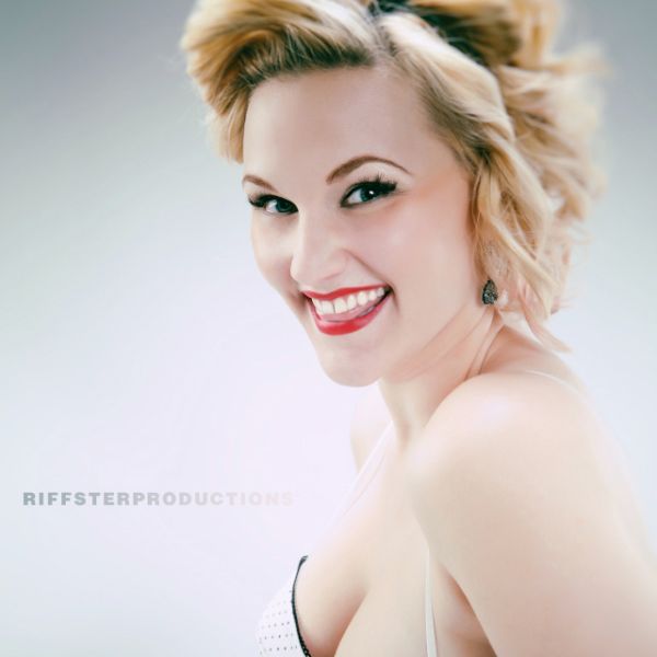 Riffster - headshot photography Pinup headshot of woman