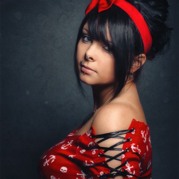 Riffster - Portrait photography girl in red