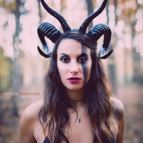 Riffster - portrait photography halloween witch girl in the woods